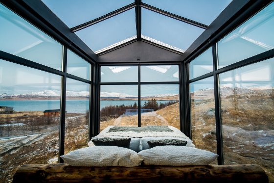 Дом в Исландии со стеклянными стенами