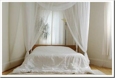 Белая спальня всегда пользовалась большой популярностью у дизайнеров